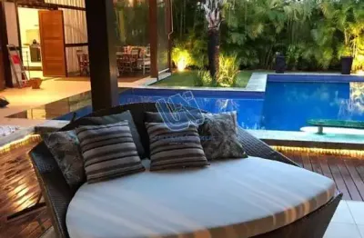 Casa em condominio fechado em praia do forte, 5/4 sendo 02 suites, a 10 min da praia e 5 min da vila.