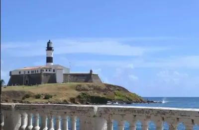 Apartamento na barra com 2 suites 120m2 de frente para o farol