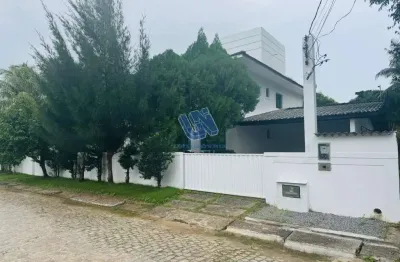 Casa em condomínio com 4 suítes sendo 1 suíte master com closet e hidro com 500m2 em lauro de freitas