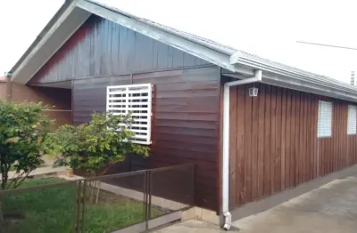 Oportunidade - imóvel no xaxim contendo três casas no terreno.