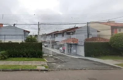 Lindo sobrado em condomínio fechado, com 03 quartos, no uberaba.