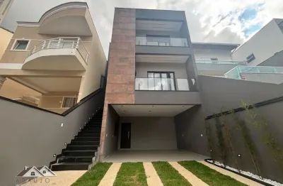 Lindo sobrado de alto padrão, com 3 dormitórios, 4 vagas e piscina !