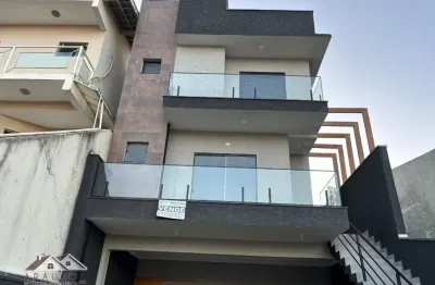 Lindo sobrado de 3 dormitórios e 4 vagas no villa verde!
