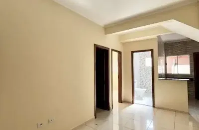 Casa sobradada térrea nova com 2 dormitórios, quintal privativo e 1 vaga