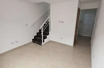 Casa ideal para sua família em bairro tranquilo com churrasqueira na varanda!