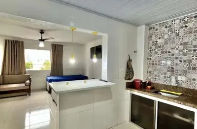 Kit mobiliada com elevador garagem e vista para o mar na quadra da praia