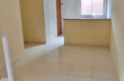 Casa padrão sobrado nova com 2 dormitórios, quintal privativo e 1 vaga