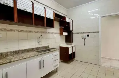 Apto amplo 2 dorm (1 suíte) 1 vaga, vista mar, elevador e lazer a 100m da praia