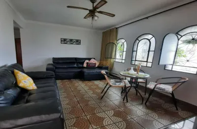 Casa térrea no bairro vila palmares em santo andré.