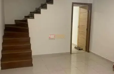 Casa térrea tipo assobradada no bairro jardim floresta em santo andré.