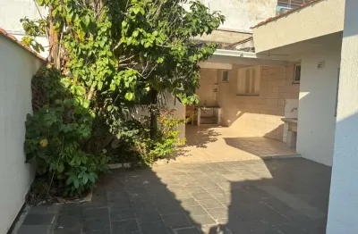 Casa térrea tipo assobradada no bairro jardim santo andré em santo andré.