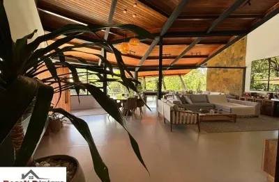 Casa moderna e criativa a venda no encontro das aguas