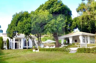 Bela Mansão Clássica a venda no Encontro das Águas - Lauro de Freitas