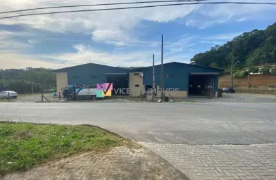 Galpão com 700 m² de área construída, terreno com 4.172,92 m², bairro