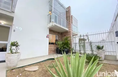 Sobrado para venda em Santa Maria com 02 Demi-suítes Garagem para 02 carros