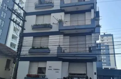 Apto 02 dormitórios dep. empregada garagem no ed ana terra rua dos andradas