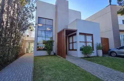 Casa alto padrão para venda condomínio fechado Pq das Oliveiras em Santa Maria