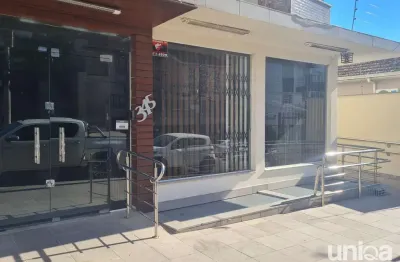 Loja térrea para venda em Santa Maria com Garagem próximo aos Bombeiros Ed Schio