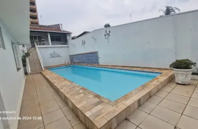 Casa com 4 quartos para alugar na Rua João Passos, Centro, Botucatu