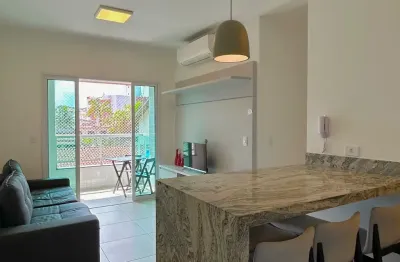 Apartamento mobiliado 2 quartos(1 suíte)praia das toninhas,