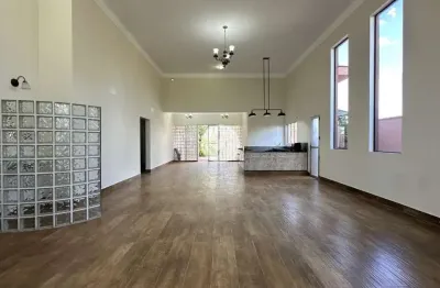 Casa térrea em condomínio com 03 quartos para alugar, 227m² de área construída - condomínio terras de florença - bairro vila do golf