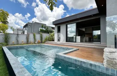 Casa térrea em Condomínio com 03 Suítes e Piscina - Locação - Alphaville