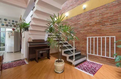 Casa com 4 quartos para alugar na Rua Lindolfo Pessoa, Seminário, Curitiba
