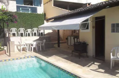 Linda casa em rua fechada para permuta em condomínio com área de lazer!