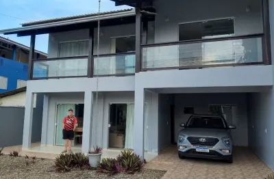 Sobrado em ubatuba com 5 qts, casa semi mobiliada r$ 900.000,009
