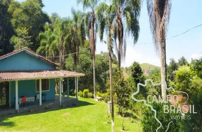 Linda chácara bem localizada! com casa boa, pomar e área de lazer!