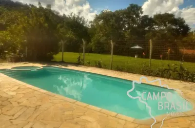 Linda chácara formada e próxima da cidade! com casa boa, piscina e lago!