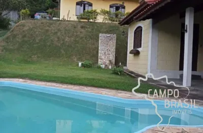 Chácara de 2.000m² em condomínio fechado! casa com suíte master e piscina!