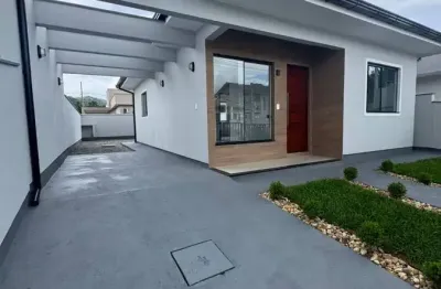 Linda casa com 2 dormitórios sendo 1 suíte em Forquilhas/São José