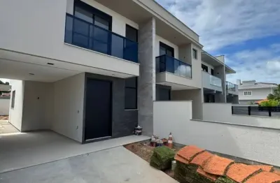 Excelente sobrado 03 dormitórios sendo 01 suíte, Bairro Areias, São José/SC.