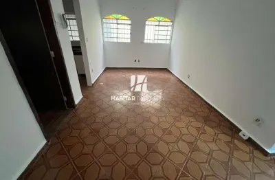 Casa com 2 quartos para alugar na Santa Branca, Belo Horizonte  por R$ 2.500