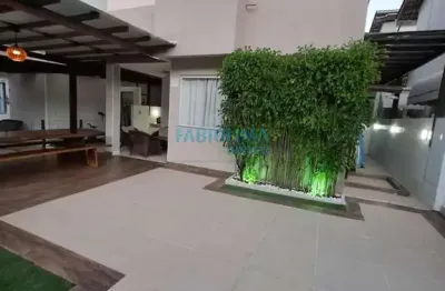 Casa 4/4, sendo 3 suítes, condomínio fechado, abrantes, estrada do côco