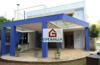 Definitivamente, a localização rodeada pela vegetação e a proximidade com a raposo tavares tornam essa casa uma opção atrativa.