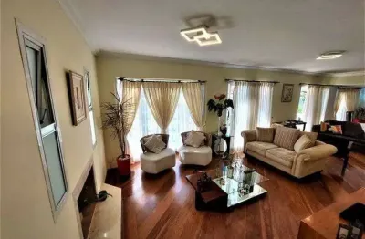 Por $1.100.000, desvenda-se a beleza arquitetônica. com 306 m² de construção e 374 m² de terreno, 4 quartos, 2 suítes, um refúgio  prazeroso.