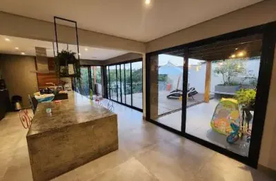 Num refúgio chamado fazendinha, ergue-se uma casa térrea, onde o encanto se revela.