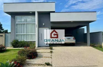 Esta casa térrea também possibilita a criação de um espaço de lazer incrível na parte inferior, ideal para construir uma piscina e uma área gourmet.