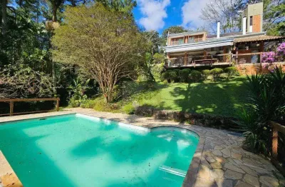 Aconchegante casa com living integrado e muito lazer! à venda, 327 m² por r$ 1.698.000 - granja viana – fazendinha - carapicuíba/sp