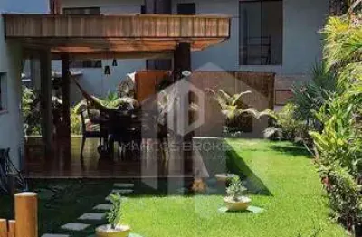 Casa a venda em praia do forte no condomínio alto da enseada. 440m² de terreno e 136m² de área construída; são 3 quartos, suítes, varanda e quintal.