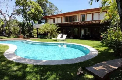 Lindíssima casa no condomínio enseada do castelo a venda com a porteira fechada. vendemos com porteira fechada. entrem em contato e agendem visita.