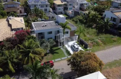 Casa em buscaville - 4 quartos, piscina, terreno com 850m² e área construída 485m². r$2.400.000,00. condomínio bem perto das praias com infra completa