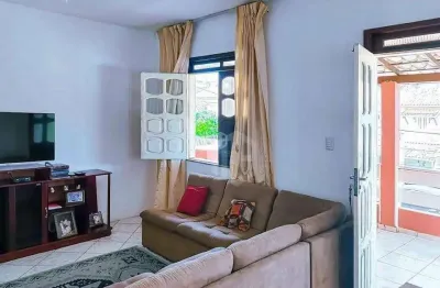 Casa a venda em stella maris. são dois pavimentos com duas casas e acesso independente. r$ 900.000,00; 168m2 de área construída em um terreno de 210m2