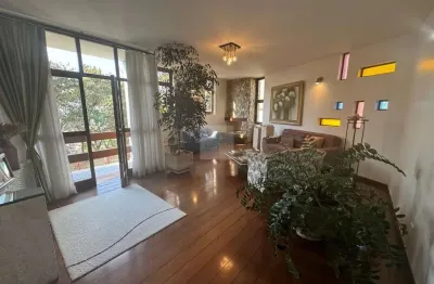 Luxuosa casa de 4 quartos com 3 suítes e 5 salas à venda em são lucas, belo horizonte - mg: 367m² e 5 vagas de garagem!