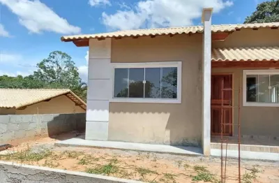 Imperdível oportunidade de adquirir casa em condomínio na cidade de paty do alferes-rj, bairro mantiquira! 2 quartos, 1 suíte, 1 sala, 2 banheiros, 1 vaga de garagem e 243,57 m2 de área!