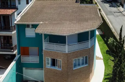Casa em condomínio para venda com 5 quartos, sendo 4 suítes, 370m²