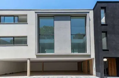 Casa em condomínio para venda com 4 quartos, sendo 4 suítes , 686m²