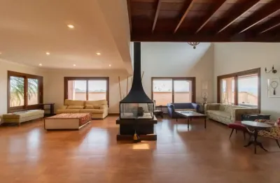 Casa em condomínio para venda com 7 quartos, sendo 7 suítes, 958m²